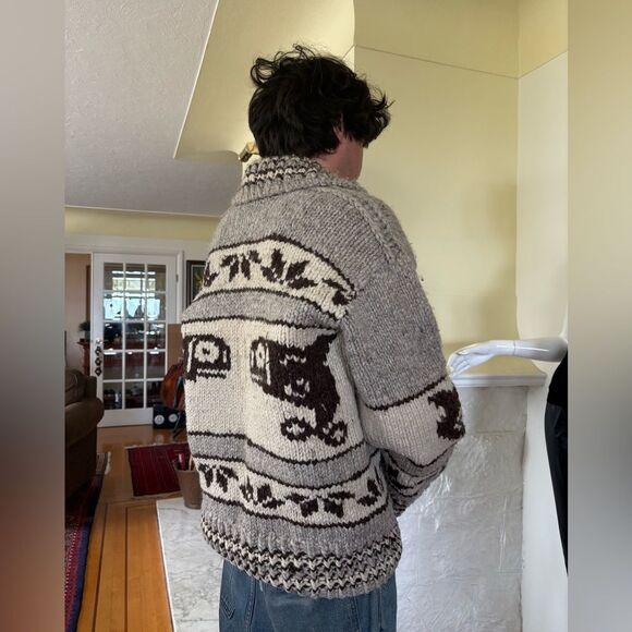 Authentic 100% Wool Handcrafted Cowichan Sweater Indigenous Killer Whales - Picture 3 of 11